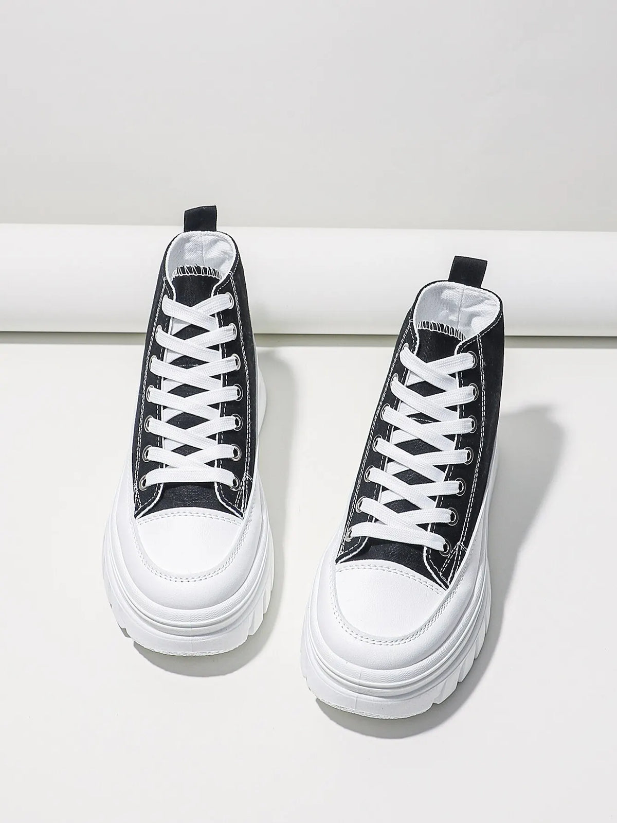 Zapatillas plataforma tipo converse