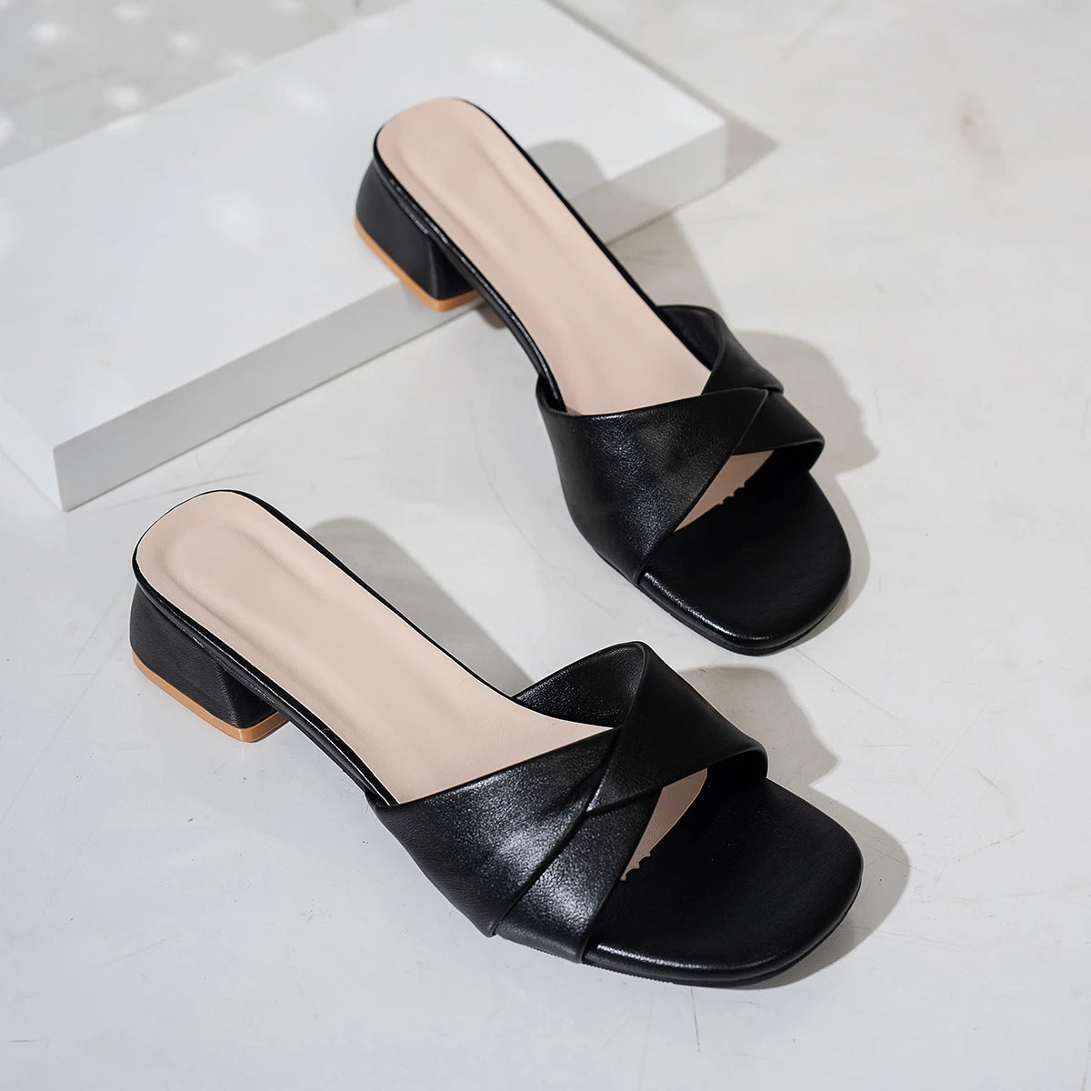 Pantofole estive color caramello da donna
