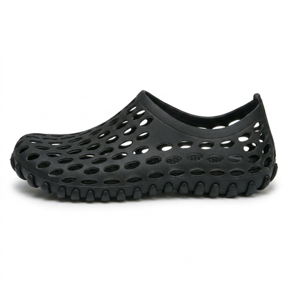 Zapatos de agua unisex en negro, zueco de goma perforada, vista lateral