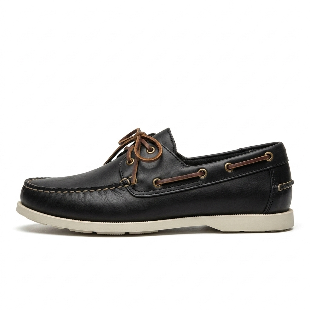 Náutico de piel para hombre en negro con suela antideslizante, vista lateral