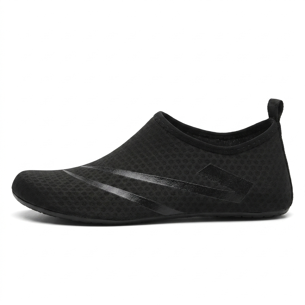 Escarpines de mujer en negro con suela antideslizante, vista lateral