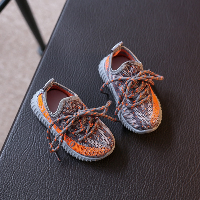 zapatillas bebe yeezy 350 detalle lateral suela