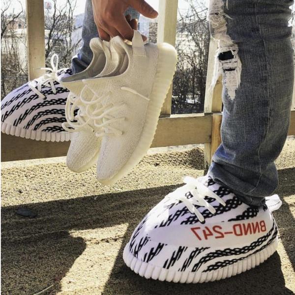 Pantuflas yeezy blancas
